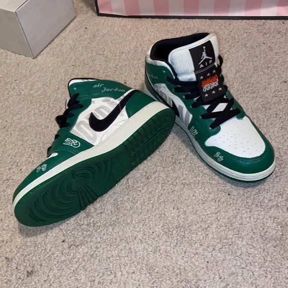 Air Jordan 1 Mid-Top Kids Youth Vibrant Green and White Sneakers Limited Edition - Picture 3 of 8